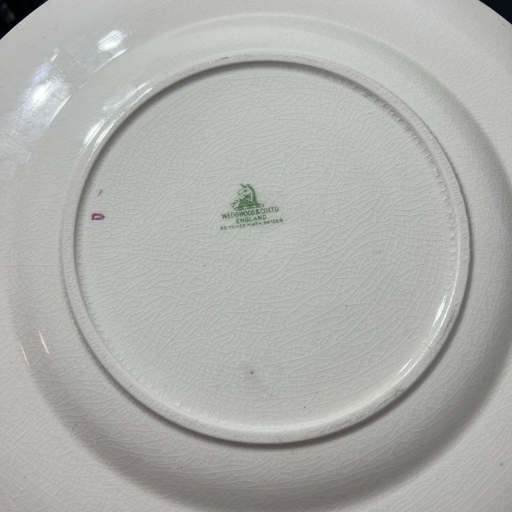 Wedgwood England Embossed Ivory Porcelain Floral Dinner‎ Plate Gold Trim 11